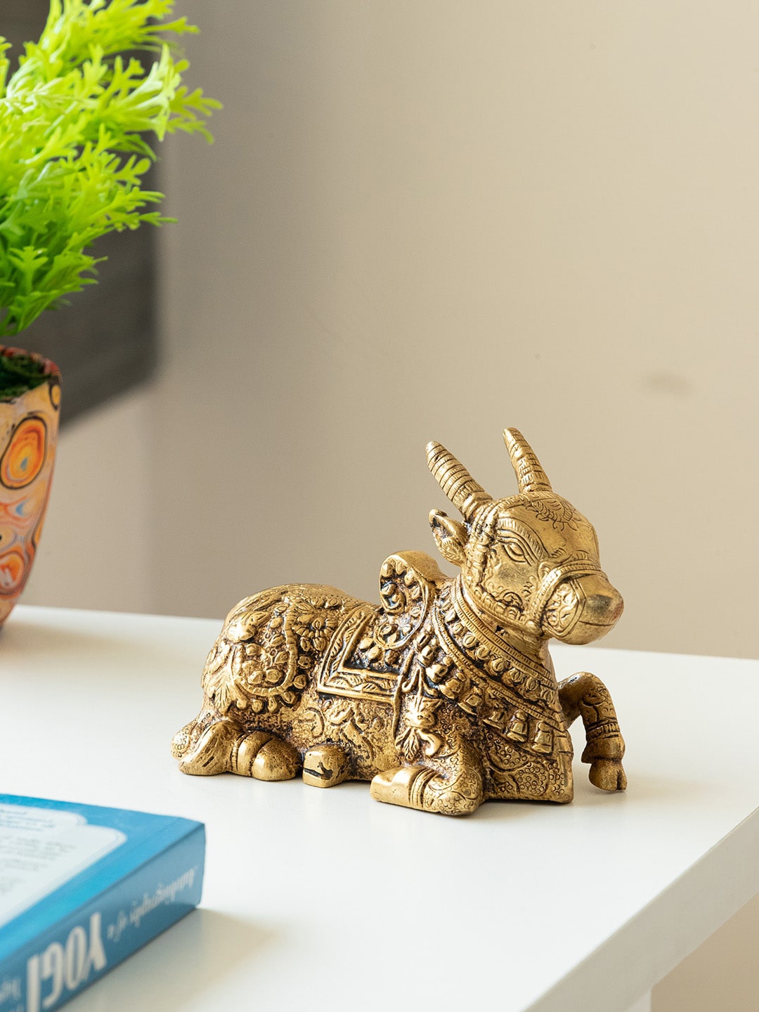 

ExclusiveLane Metallic-Toned Nandi Carved Brass Showpiece Idol, Gold