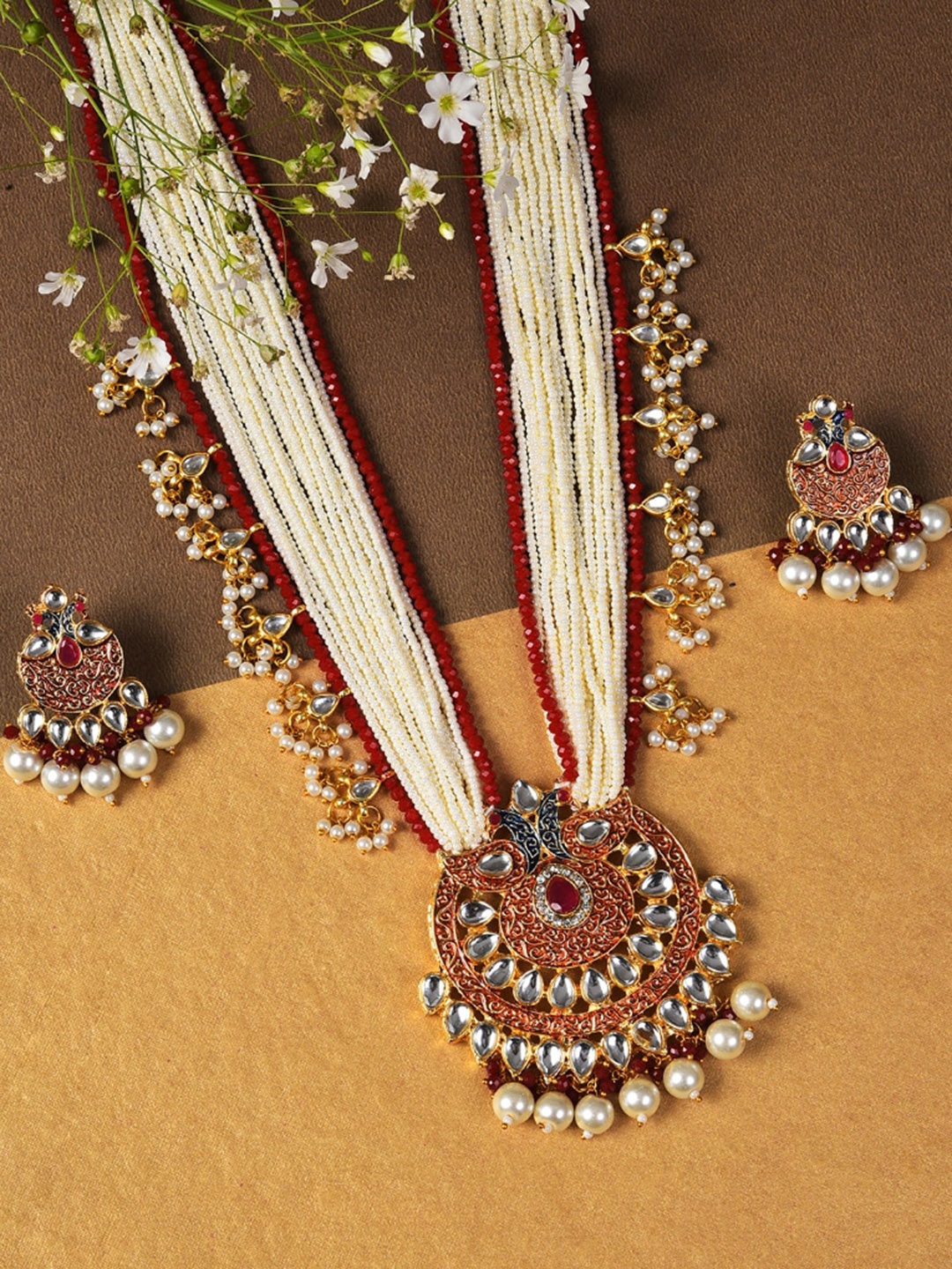 

SOHI Gold-Plated Stone-Studded & Pearl Beaded Necklace & Earrings Set