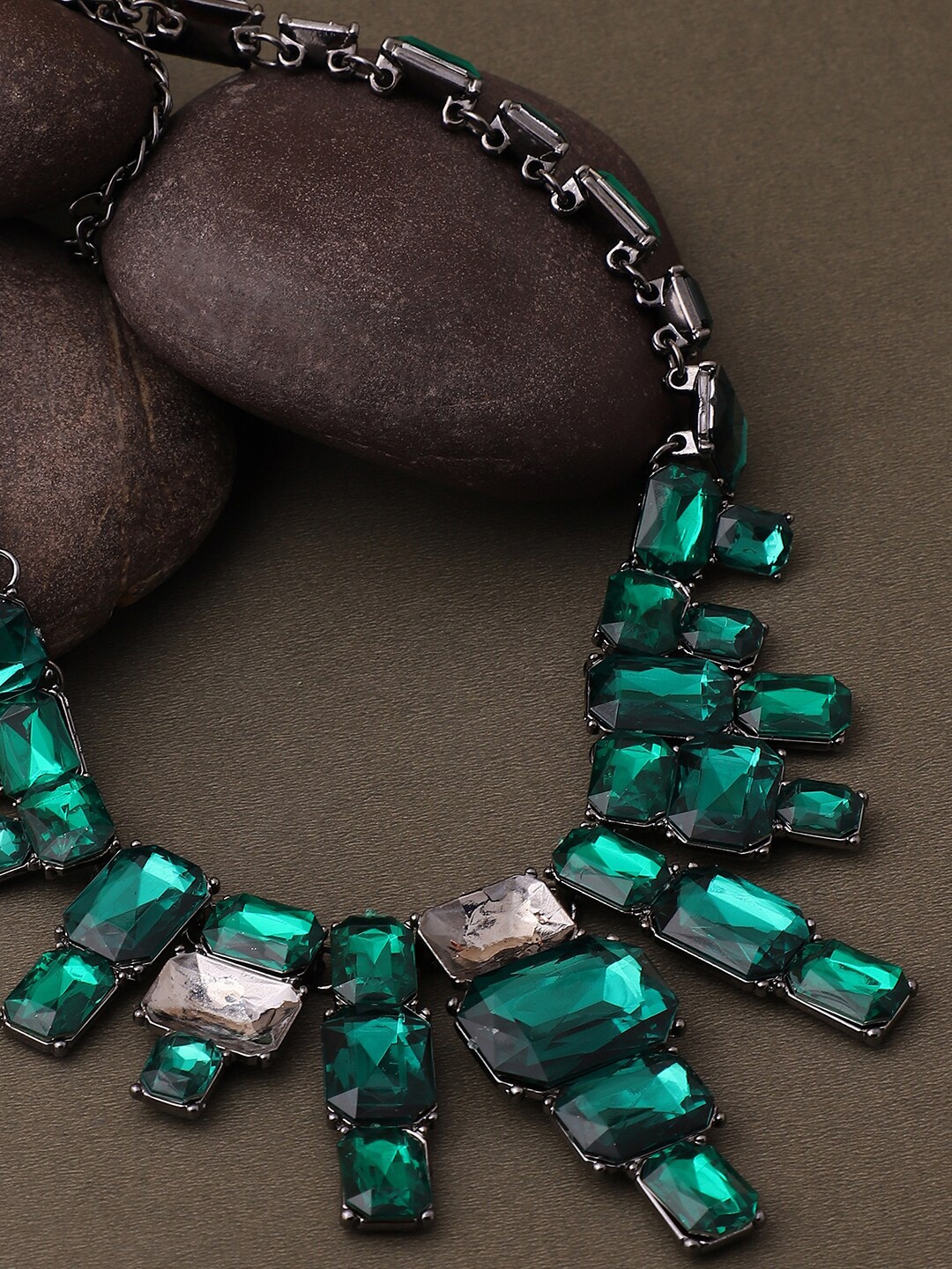 

SOHI Silver-Plated Stone Studded Necklace, Green