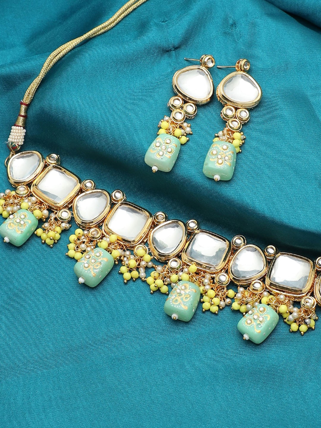 

SOHI Gold-Plated Kundan Studded & Beaded Necklace & Earrings Set