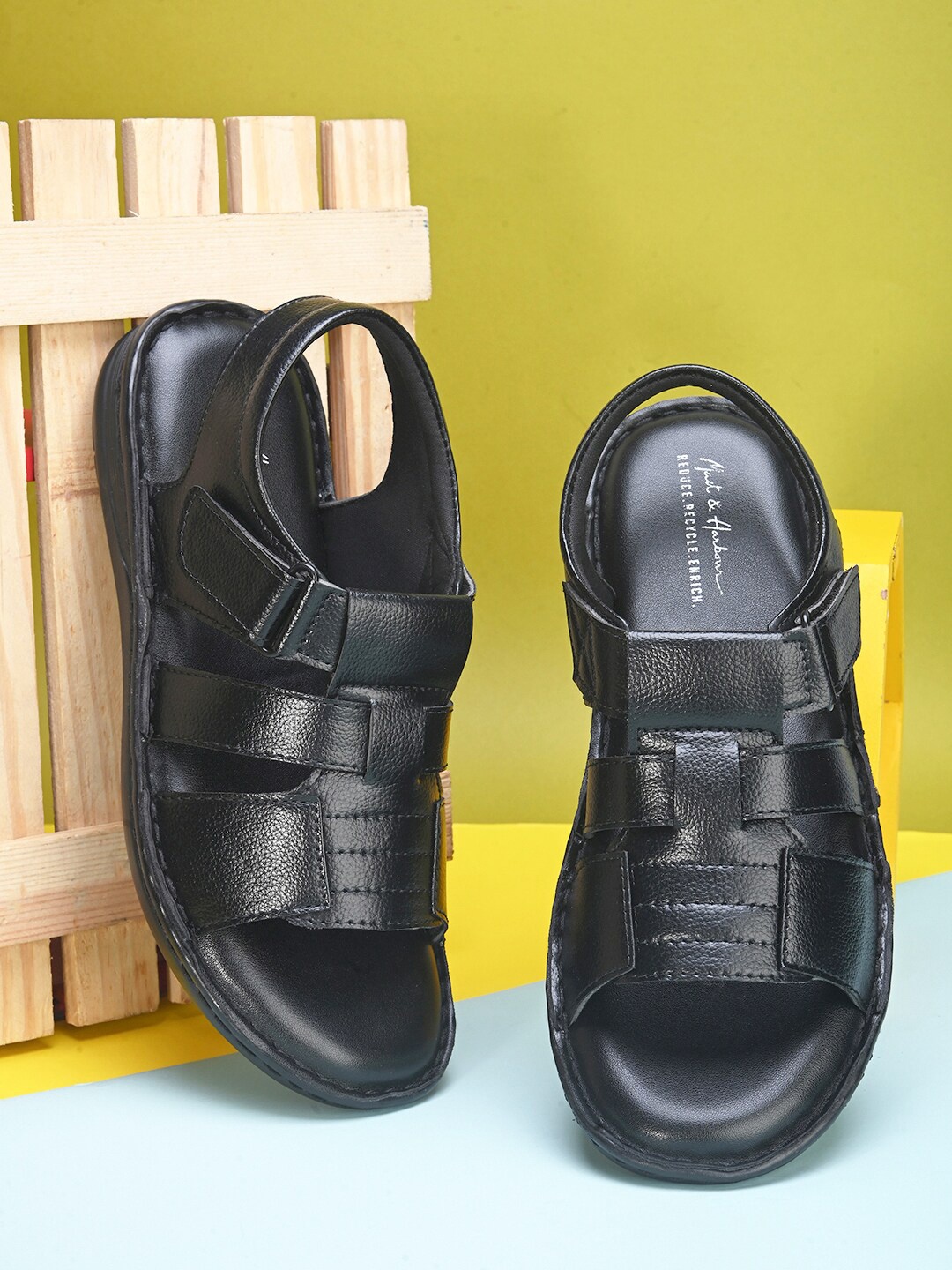 

Mast & Harbour Men Textured Fisherman Sandals, Black