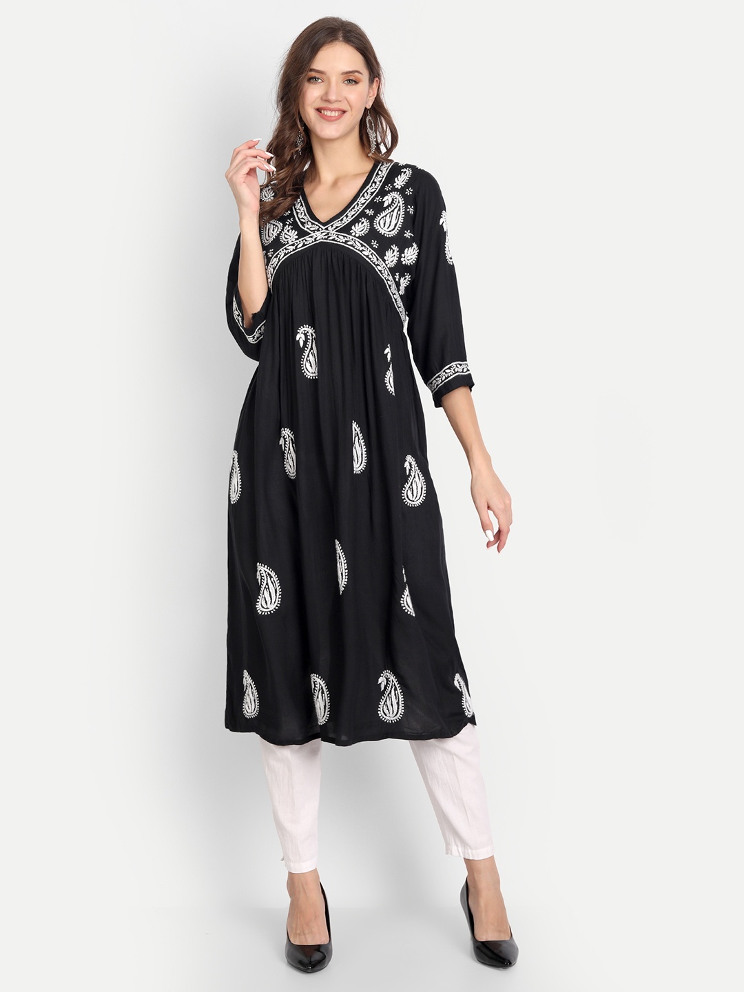 

Indiankala4u Paisley Embroidered V Neck Chikankari A-Line Kurta, Black