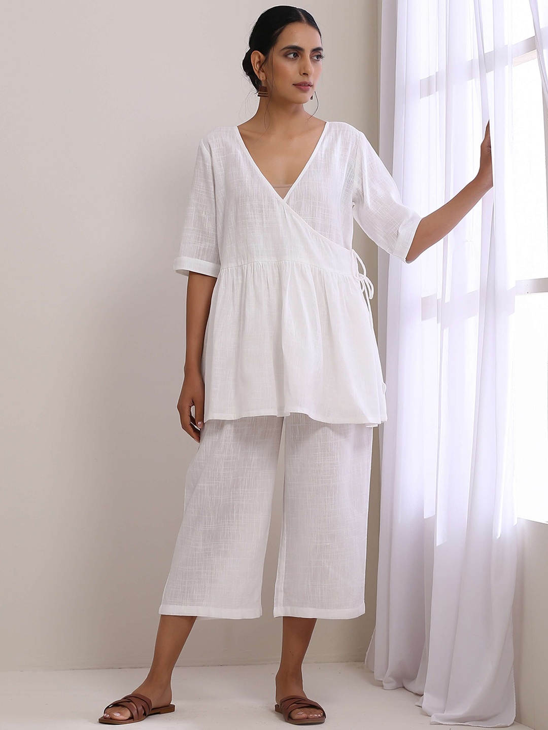 

trueBrowns V-Neck Pure Cotton Short Angrakha Kurta & Palazzo, White