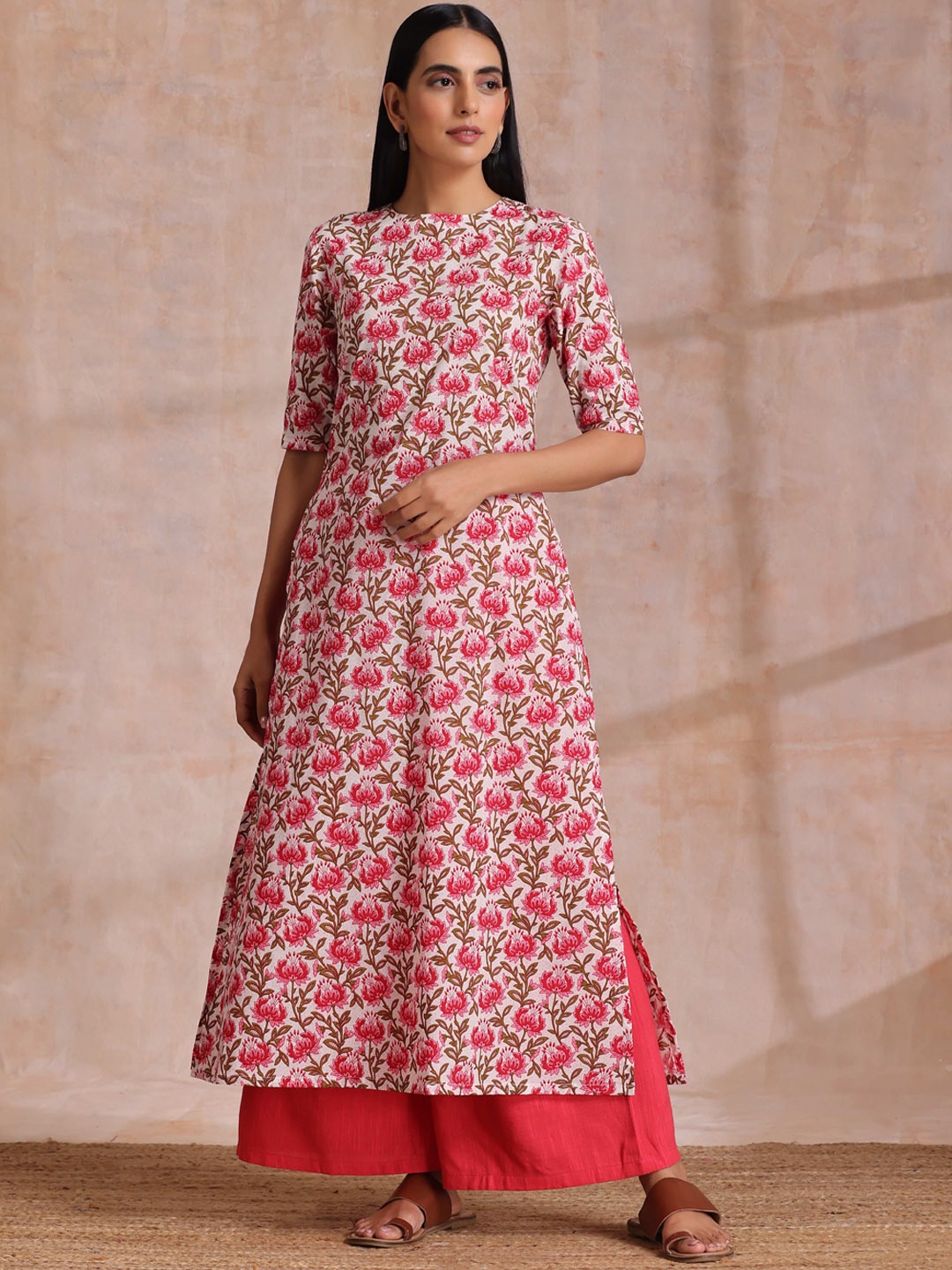 

trueBrowns Floral Printed Pure Cotton Kurta with Palazzos, White
