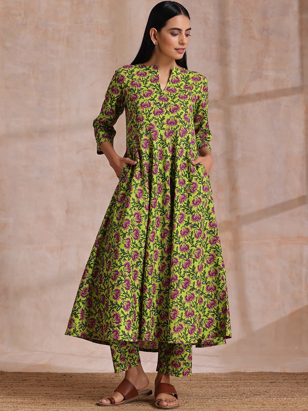 

trueBrowns Floral Printed Pure Cotton Anarkali Kurta with Palazzos, Lime green
