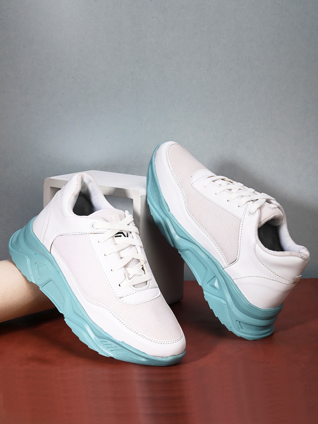 

Fashion Victim Women Lightweight Comfort Insole Mesh Sneakers, White