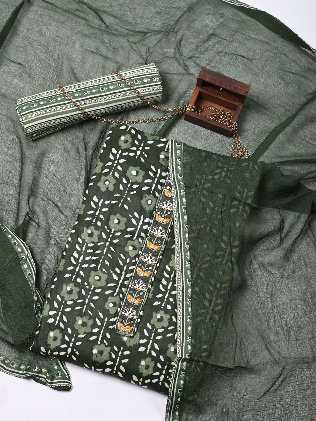 

Meena Bazaar Floral Printed Pure Cotton Unstitched Dress Material, Green