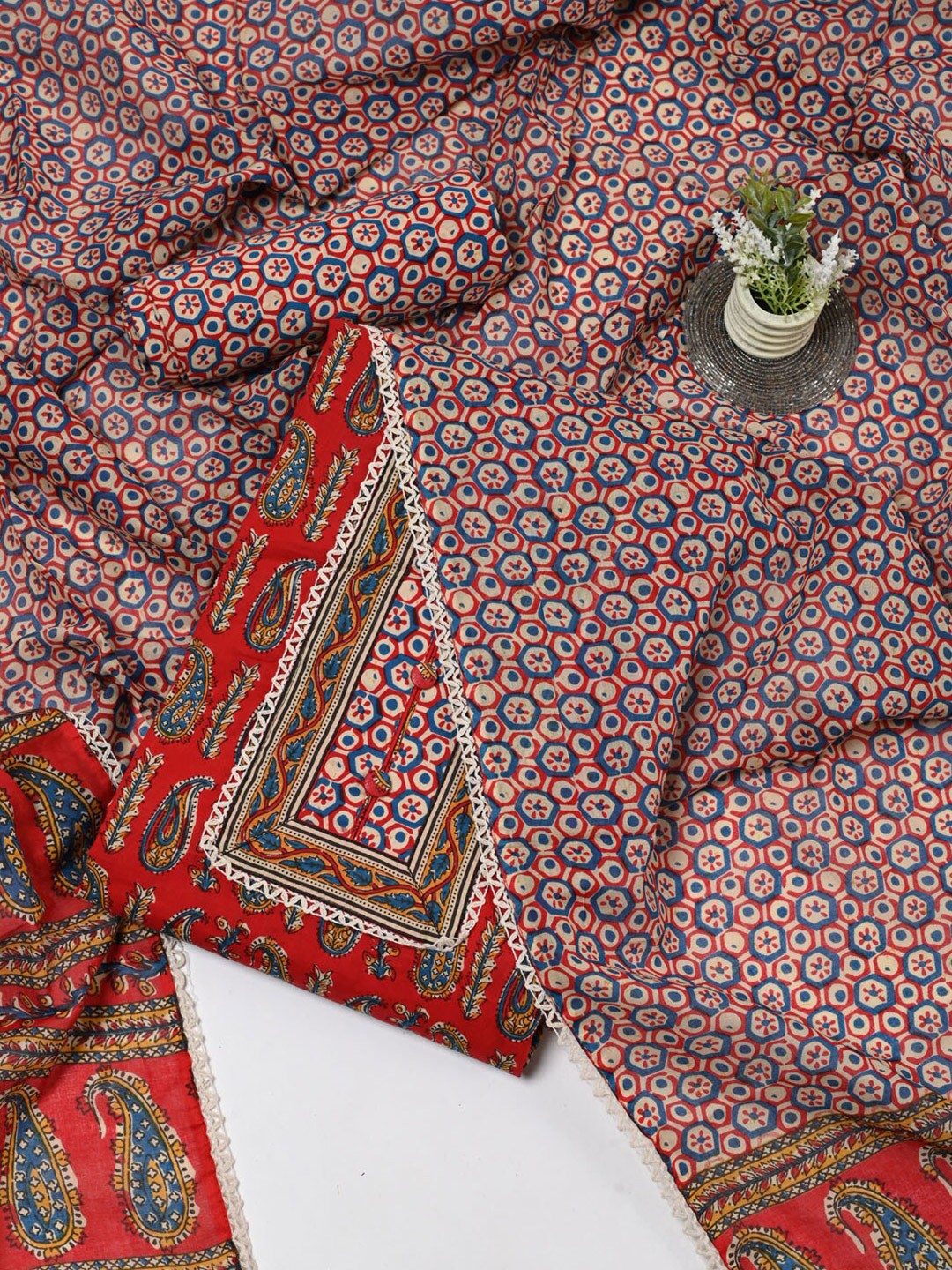 

Meena Bazaar Pure Cotton Unstitched Dress Material, Maroon