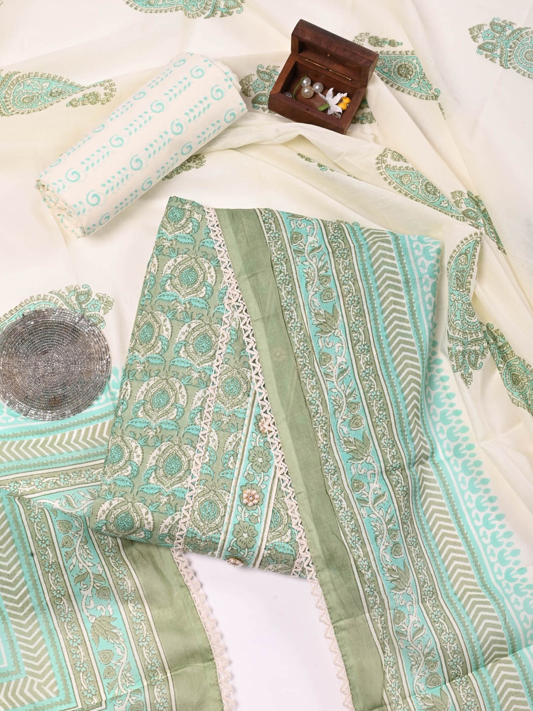 

Meena Bazaar Floral Printed Pure Cotton Unstitched Dress Material, Green