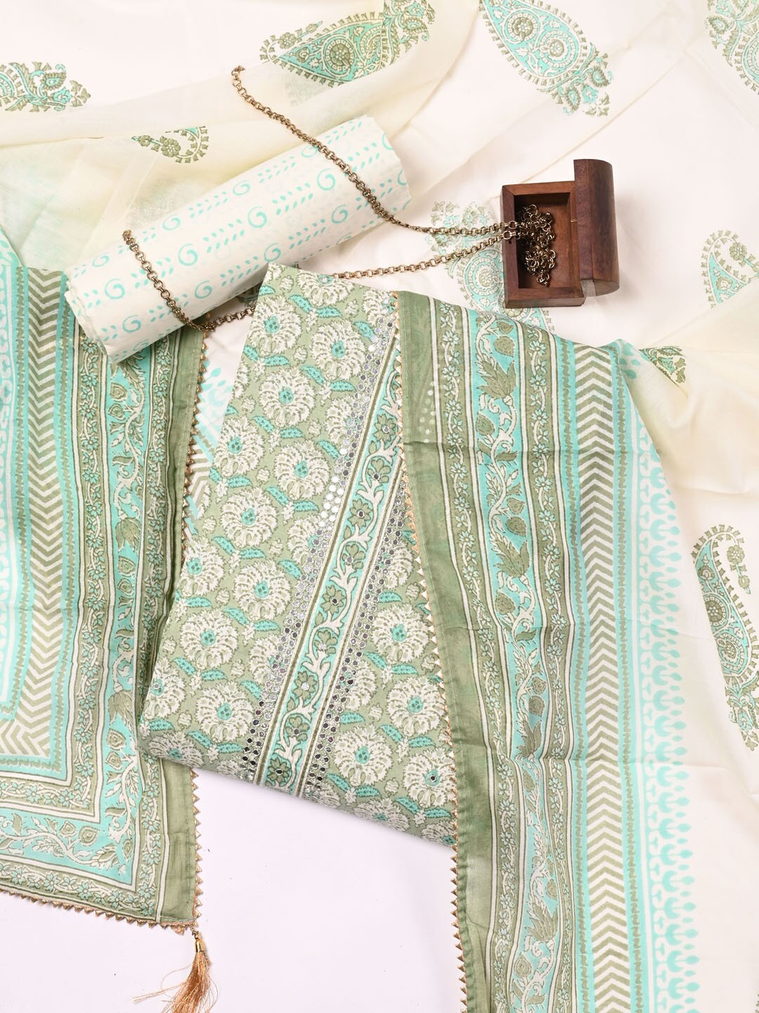 

Meena Bazaar Floral Printed Pure Cotton Unstitched Dress Material, Green