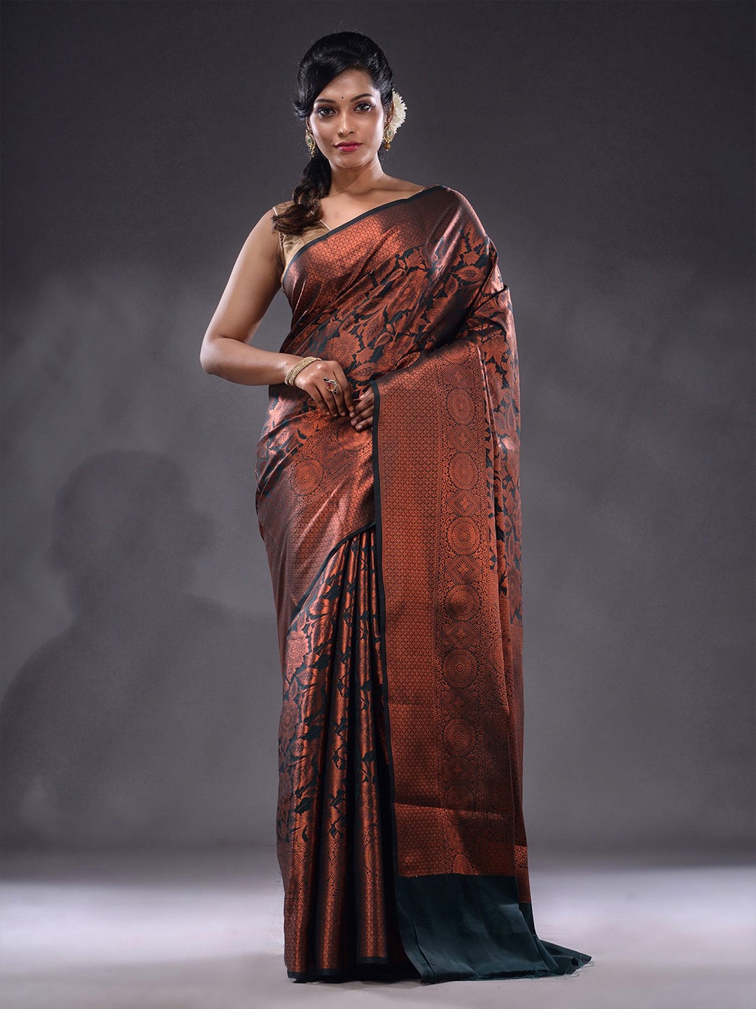 

Charukriti Ethnic Motifs Woven Design Zari Brocade Saree, Green