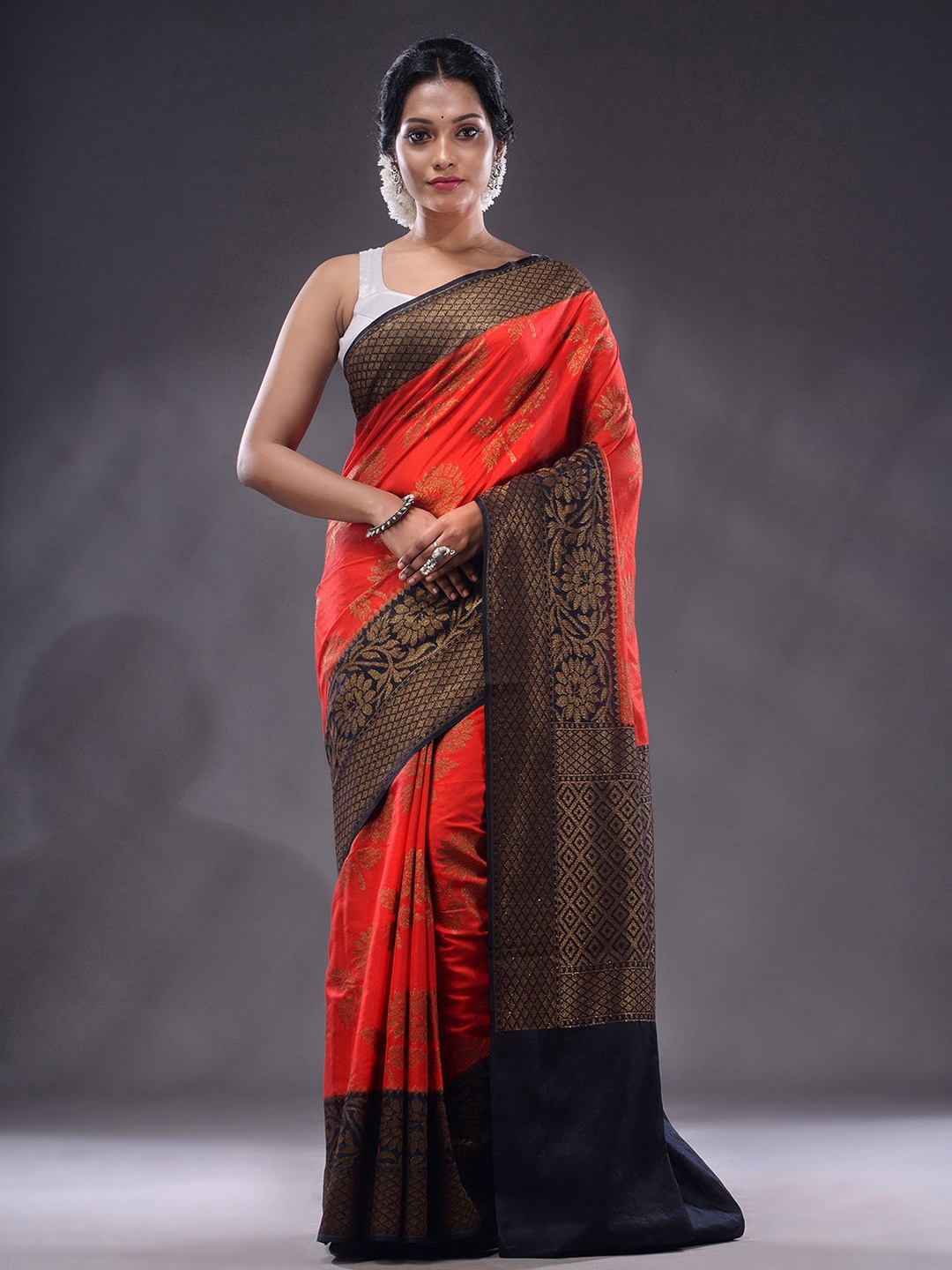 

Charukriti Floral Motif Woven Design Zari Saree, Red