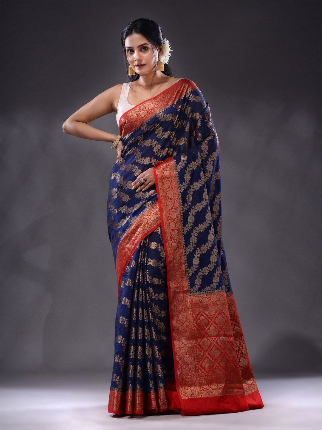 

Charukriti Floral Motif Woven Design Zari Saree, Navy blue