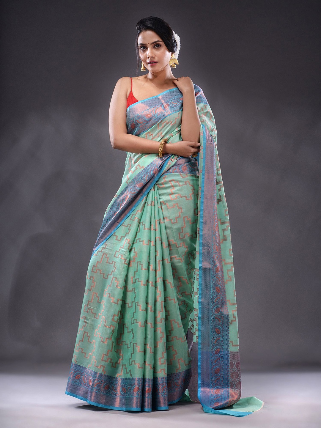 

Charukriti Ethinic Woven Design Zari Saree, Green