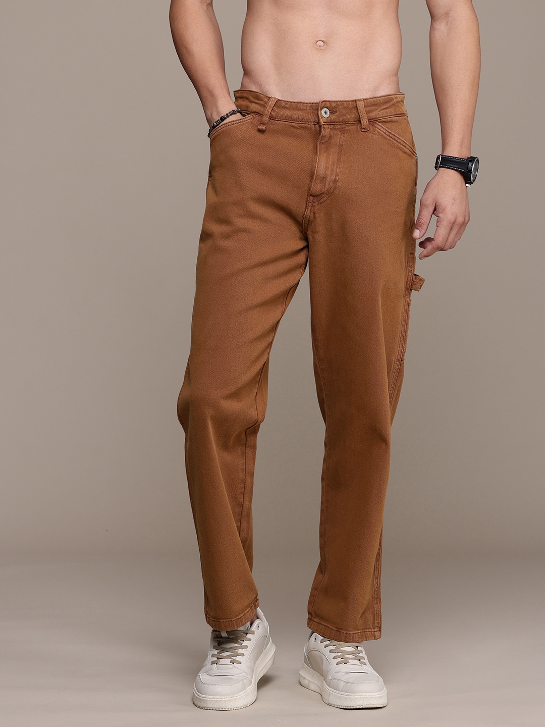 

The Roadster Life Co. Men Straight Fit Stretchable Jeans, Brown