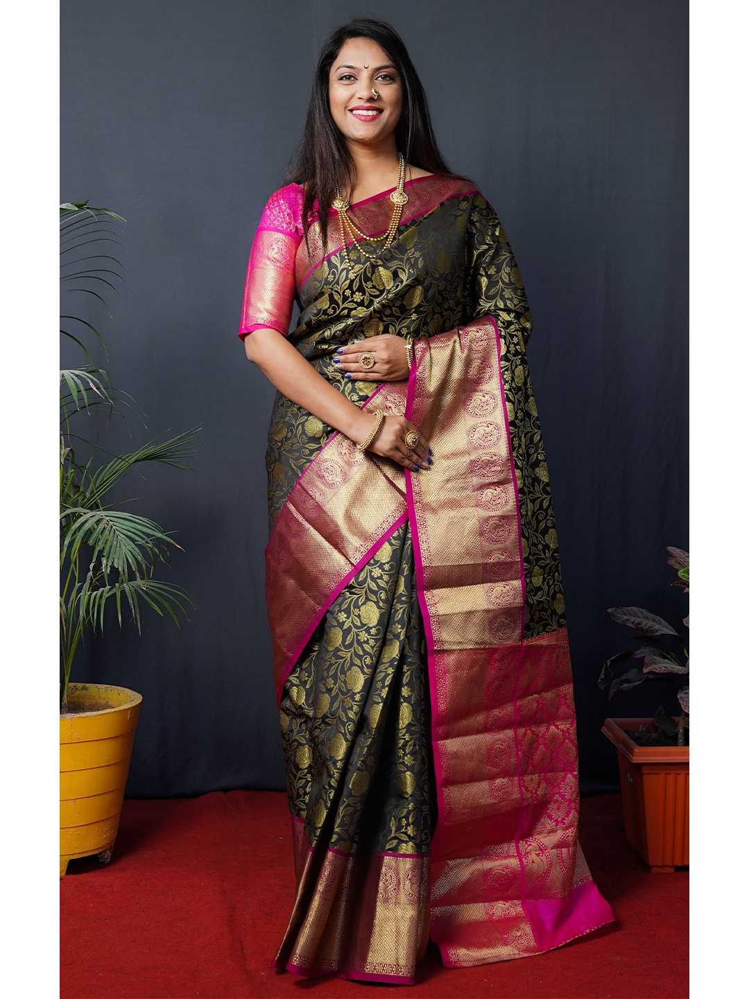 

Anaita Floral Woven Design Zari Pure Silk Banarasi Saree, Black