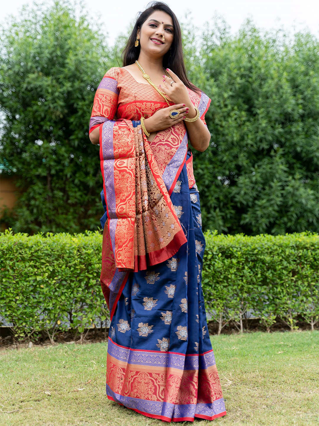

Anaita Floral Motif Woven Design Zari Pure Silk Kanjeevaram Saree, Navy blue