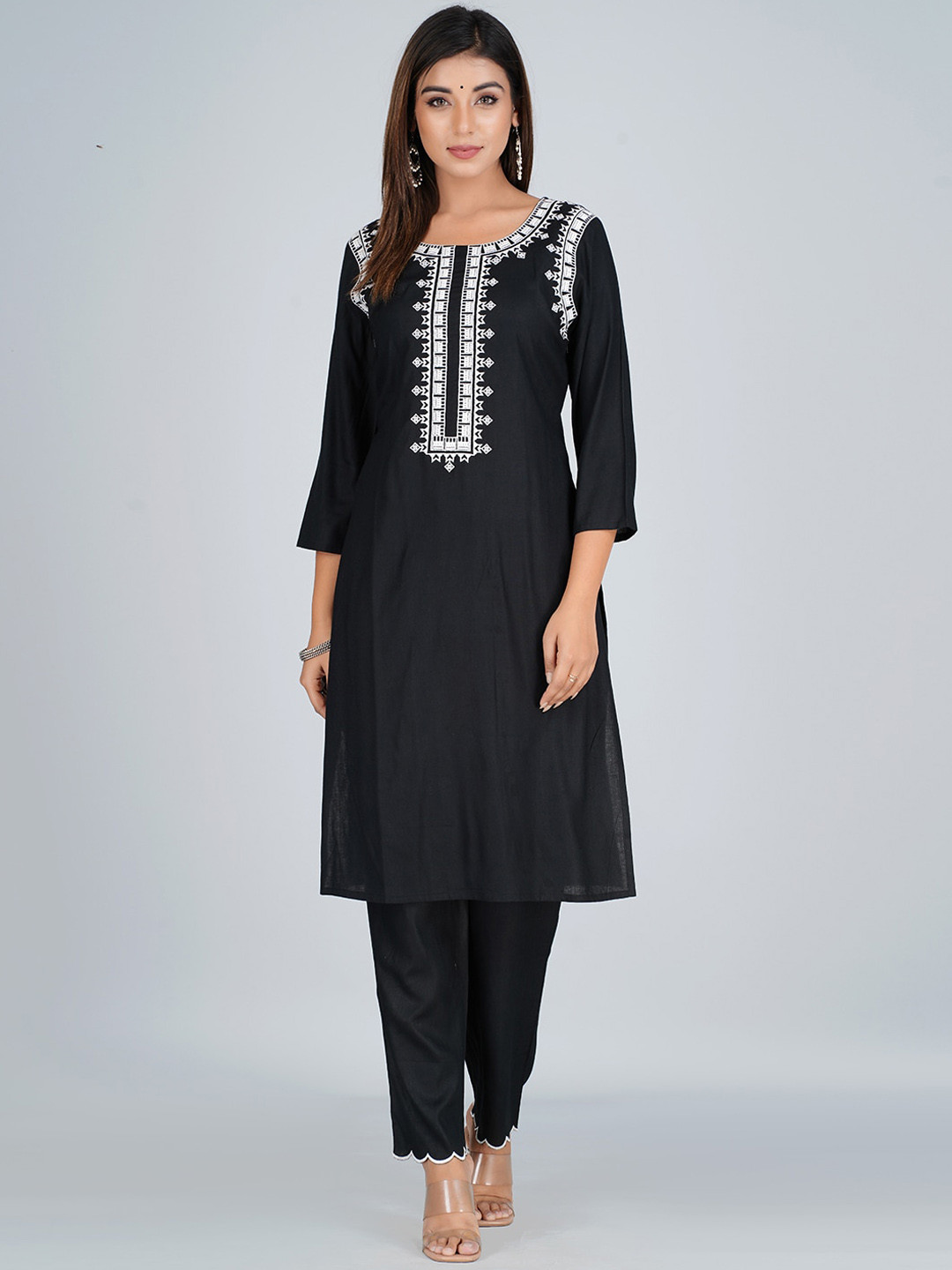 

HERE&NOW Women Black Floral Embroidered Thread Work Kurta with Palazzos