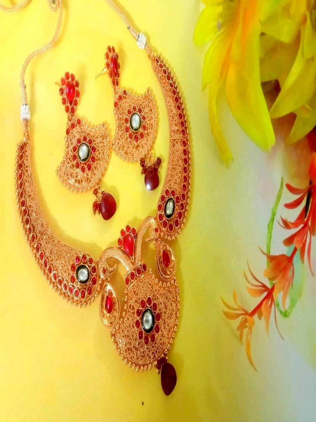 

Runjhun Gold-Plated Stones Studded & Beaded Necklace & Earrings Set