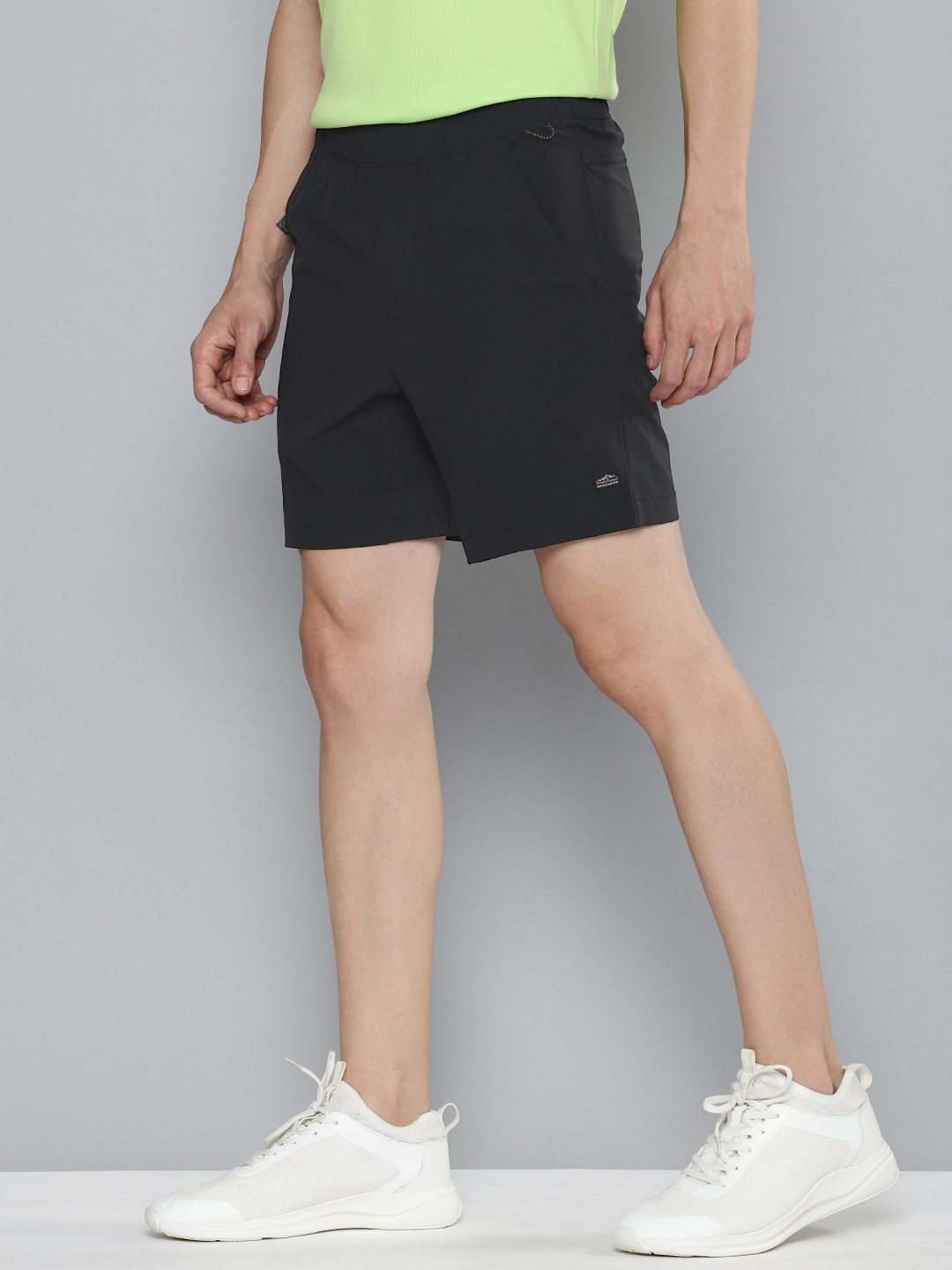 

Skechers Men Comfort Fit Self Checked SKECHWEAVE TEARSTOP Training Or Gym Sports Shorts, Charcoal
