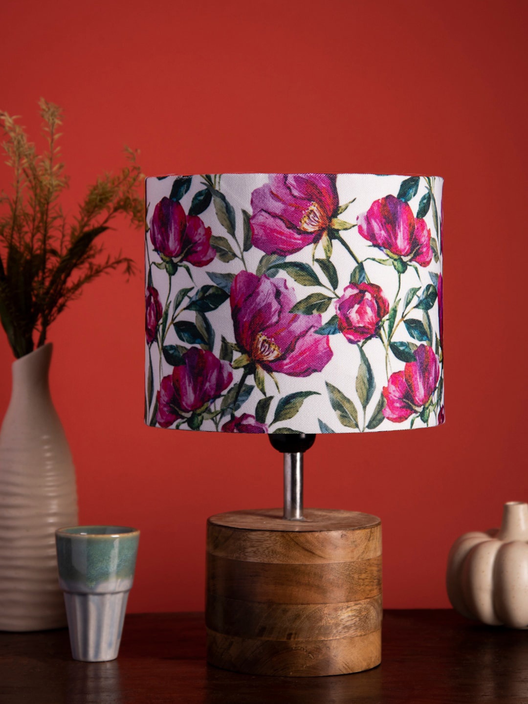 

green girgit White & Brown Floral Printed Wooden Log Table Lamp With Shade