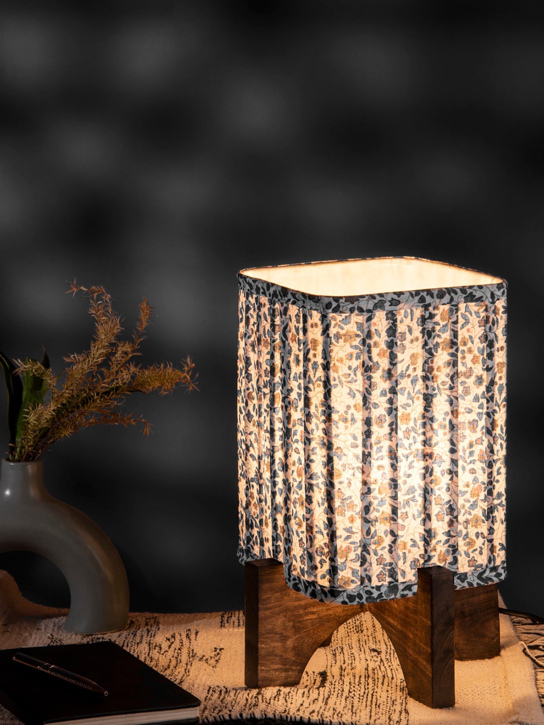 

green girgit White & Brown Printed Wooden Table Lamp With Shade