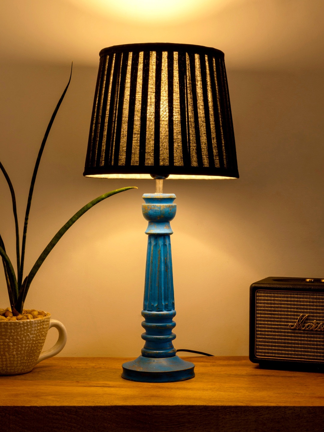 

green girgit Blue & Black Textured Wooden Table Lamp
