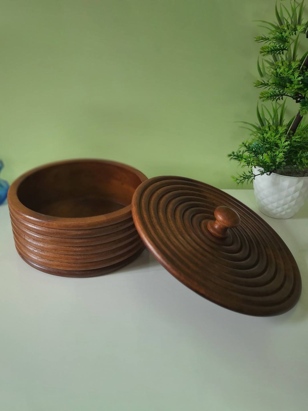 

Disoo Fashions Brown Textured Wooden Chapati Box With Burnt Effect