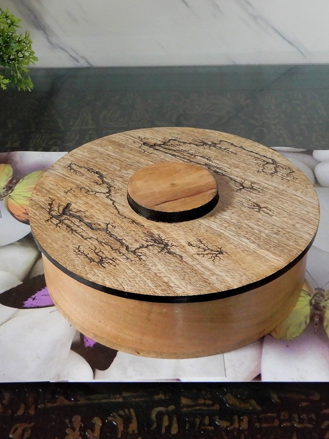 

Disoo Fashions Brown Burned Effect Wooden Chapati Box