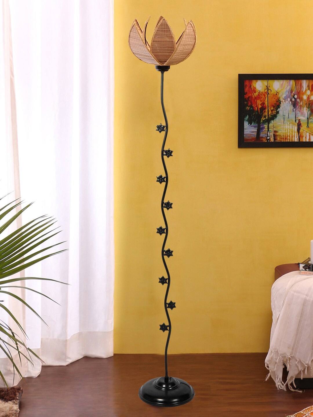 

Devansh Beige & Black Textured Star Floor Lamp With Bamboo Rose Shade