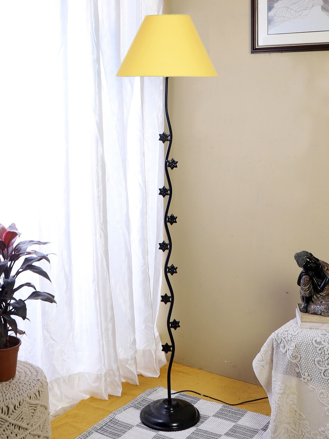

Devansh Yellow & Black Textured Star Floor Lamp With Cotton Conical Shade