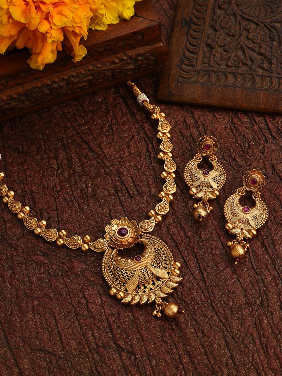 

SOHI Gold-Plated Stones-Studded Contemporary Necklace & Earrings Set