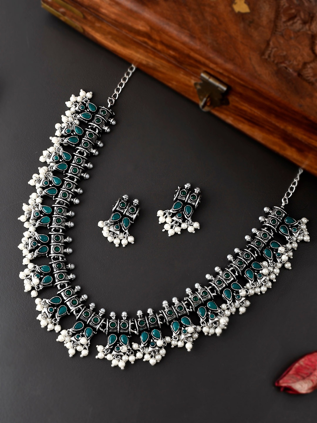 

AQUASTREET JEWELS Silver-Plated Stone-Studded & Beaded Necklace & Earrings Set