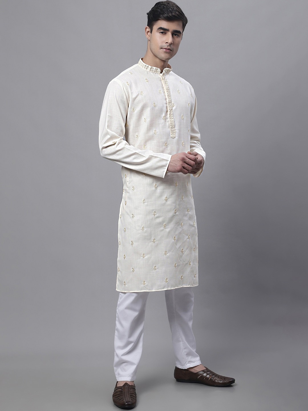

Jompers Floral Embroidered Pure Cotton Kurta with Pyjamas, Off white