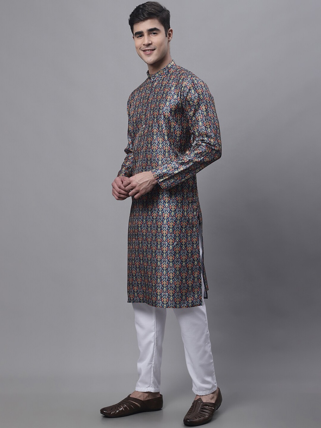 

Jompers Ethnic Motif Printed Mandarin Collar Kurta with Pyjamas, Navy blue