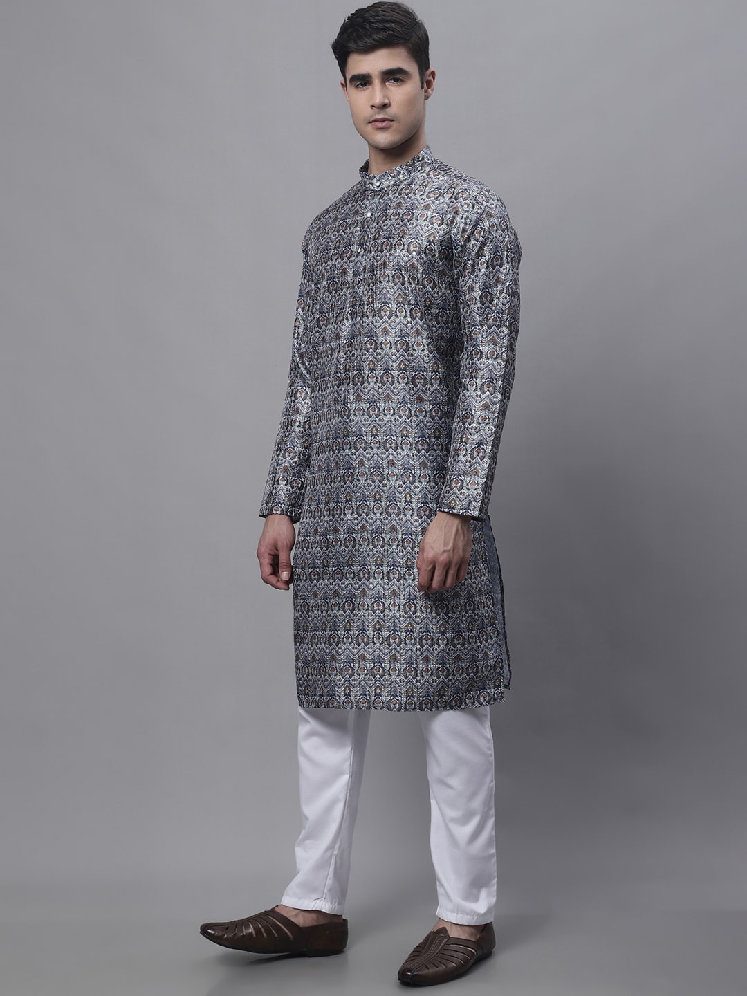 

Jompers Mandarin Collar Ethnic Motifs Printed Kurta with Pyjamas, Silver