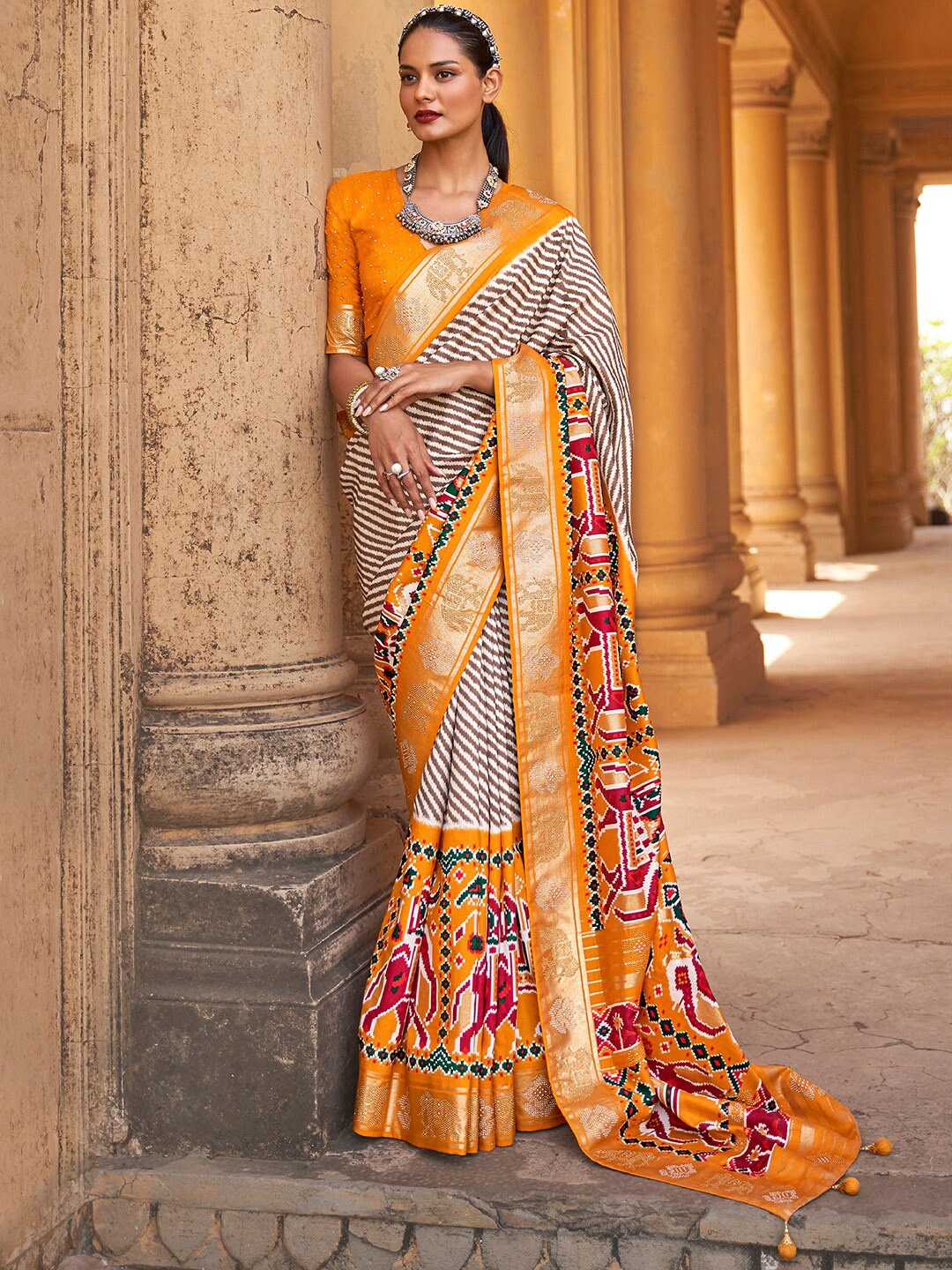 

Anouk Leheriya Printed Embellished Zari Patola Saree, Yellow