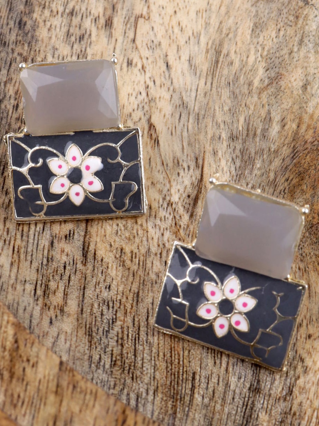 

VAGHBHATT Square Studs Earrings, Black