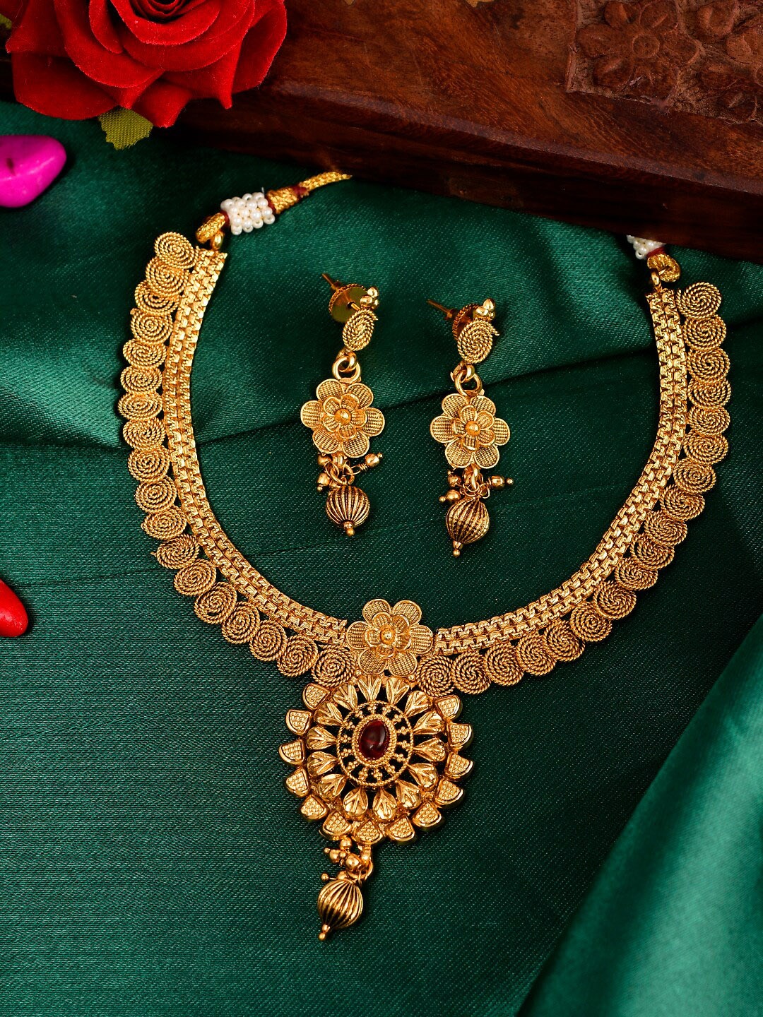 

AQUASTREET JEWELS Gold Plated Necklace Necklace & Earrings Set