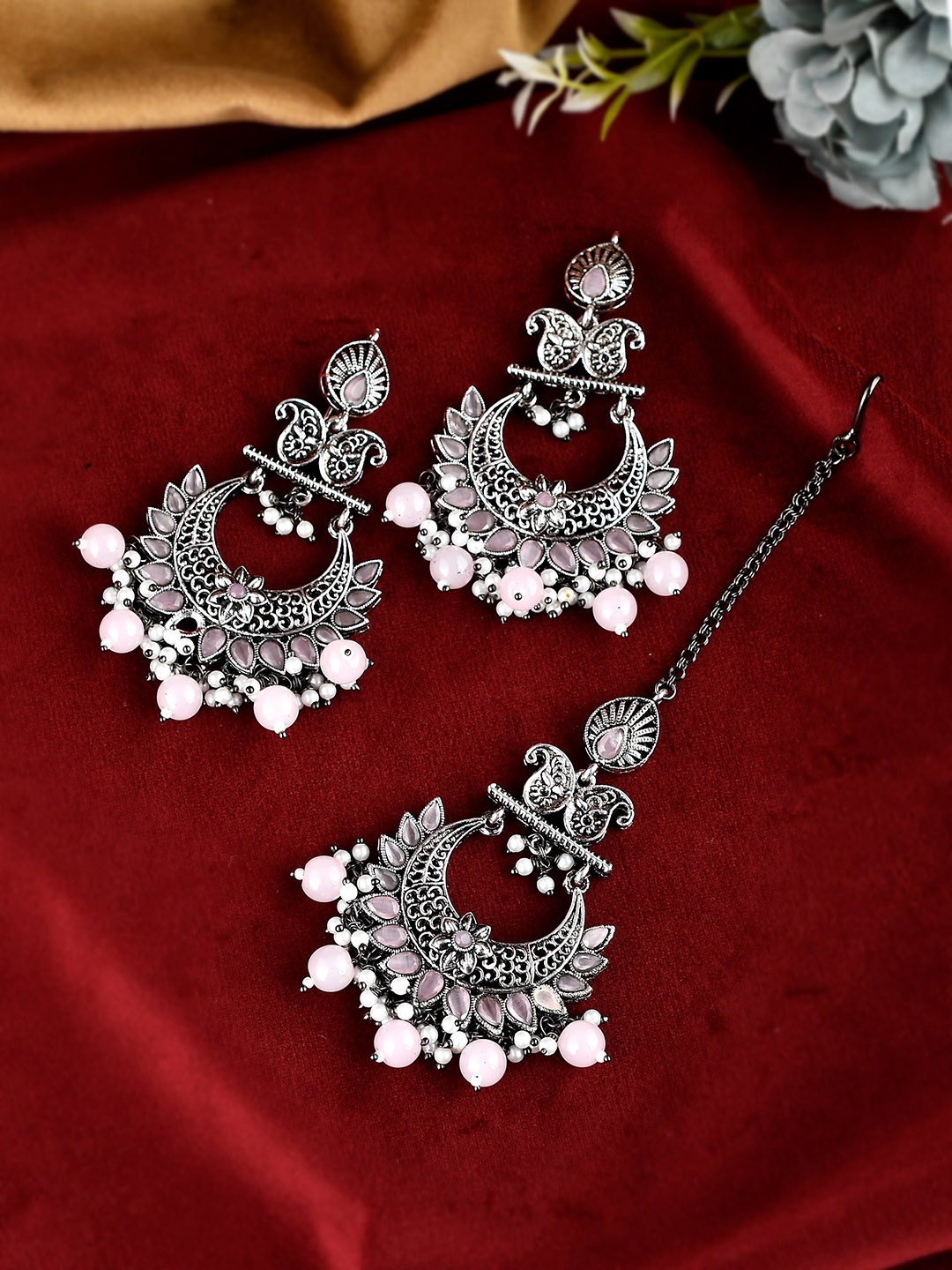 

AQUASTREET JEWELS Silver-Plated Stones Studded & Beaded Necklace & Earrings Set