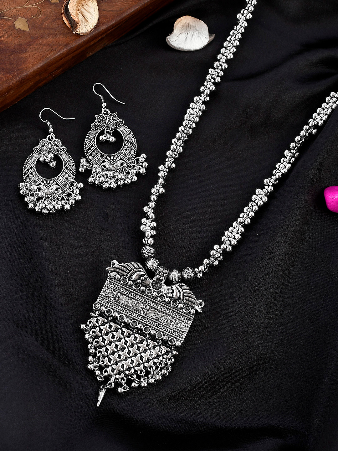 

AQUASTREET JEWELS Oxidised Silver-Plated Beaded Necklace & Earrings Set