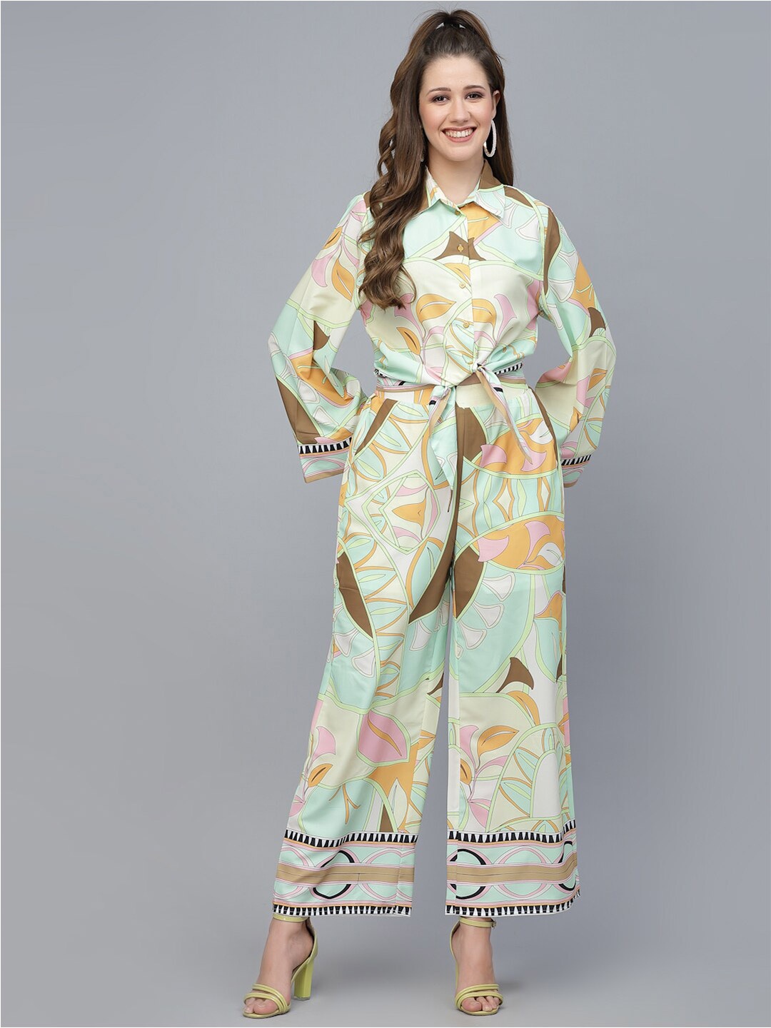

Mafadeny Abstract Printed Flared Sleeves Shirt With Trousers, Green