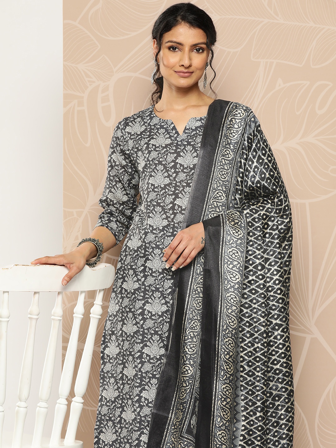 

Varanga Floral Printed Kurta with Palazzos & With Dupatta, Charcoal