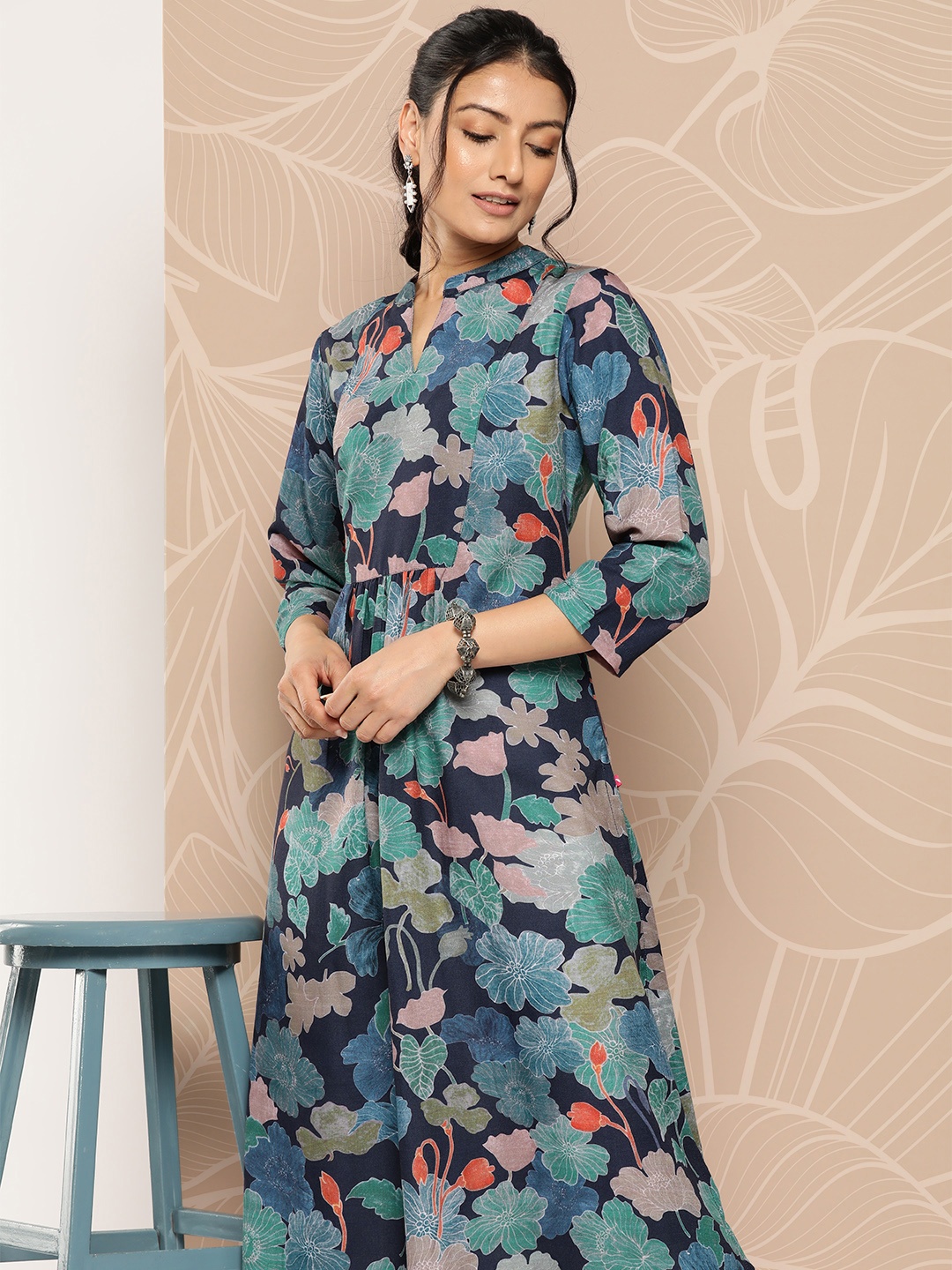 

Varanga Women Blue & Green Floral Printed Kurta