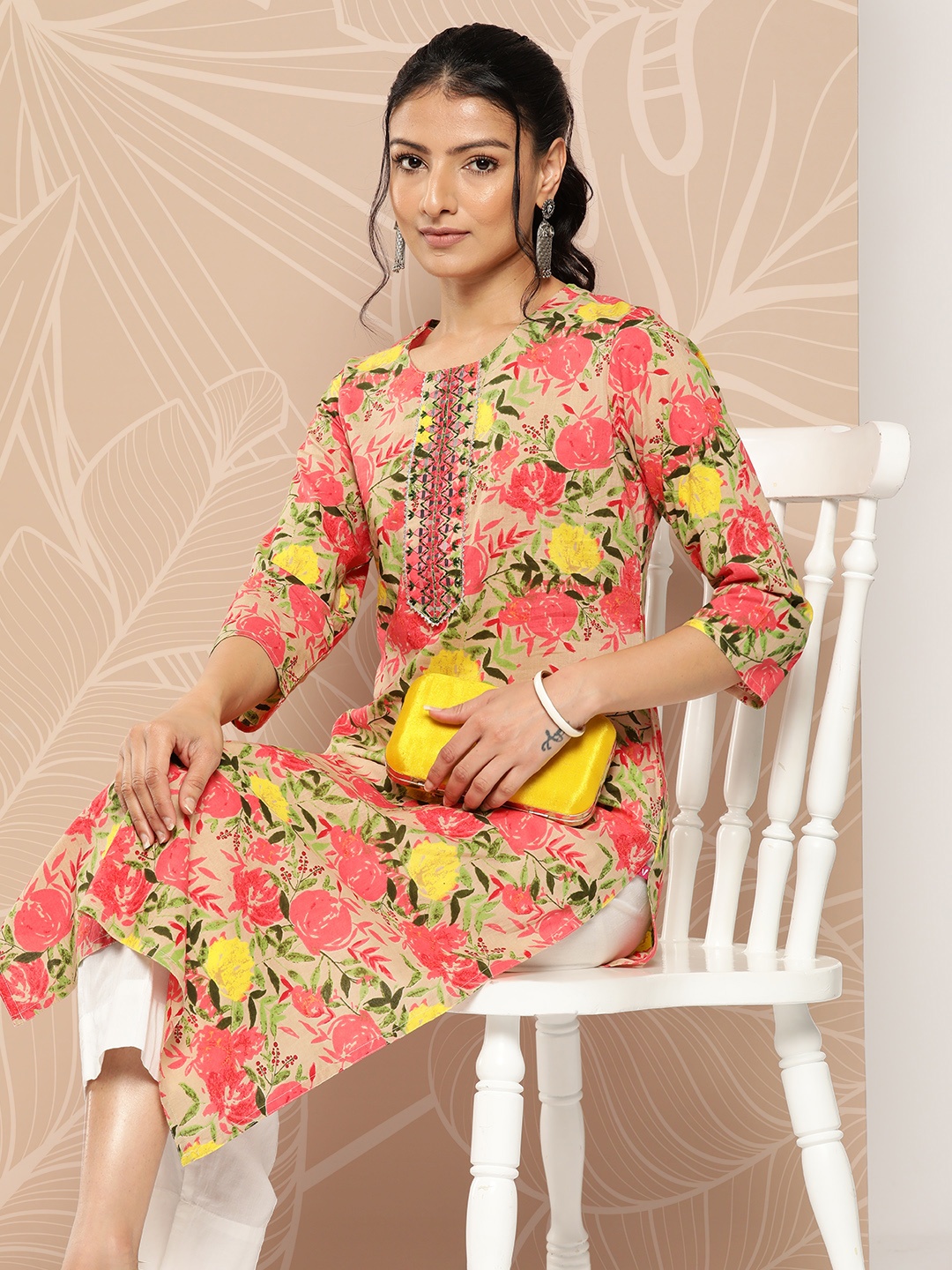 

Varanga Women Beige & Pink Floral Printed Floral Kurta
