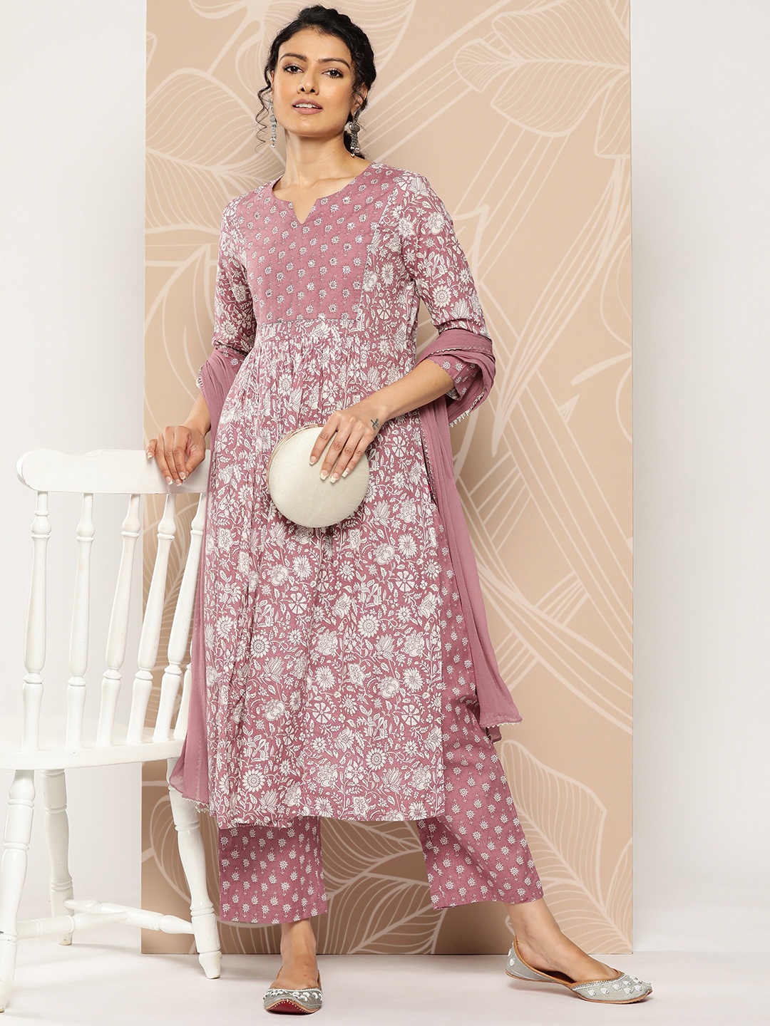 

Varanga Floral Printed Empire Sequinned Pure Cotton Kurta With Trousers & Dupatta, Mauve