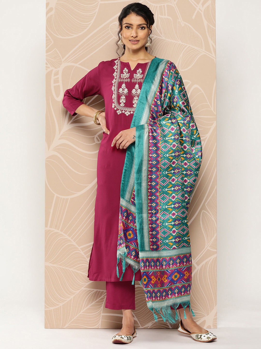 

Varanga Embroidered Kurta With Trousers & Dupatta, Magenta