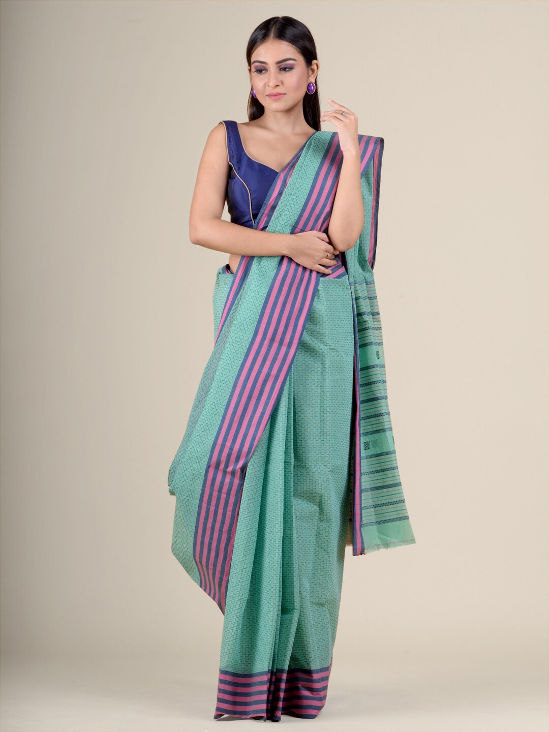 

Charukriti Geometric Woven Design Pure Cotton Taant Saree, Green