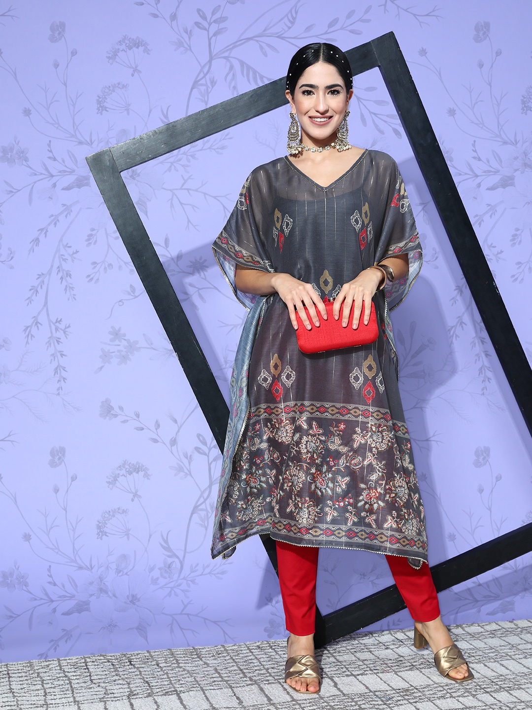 

Yufta Women Grey & Red Geometric Printed Flared Sleeves Kaftan Kurta
