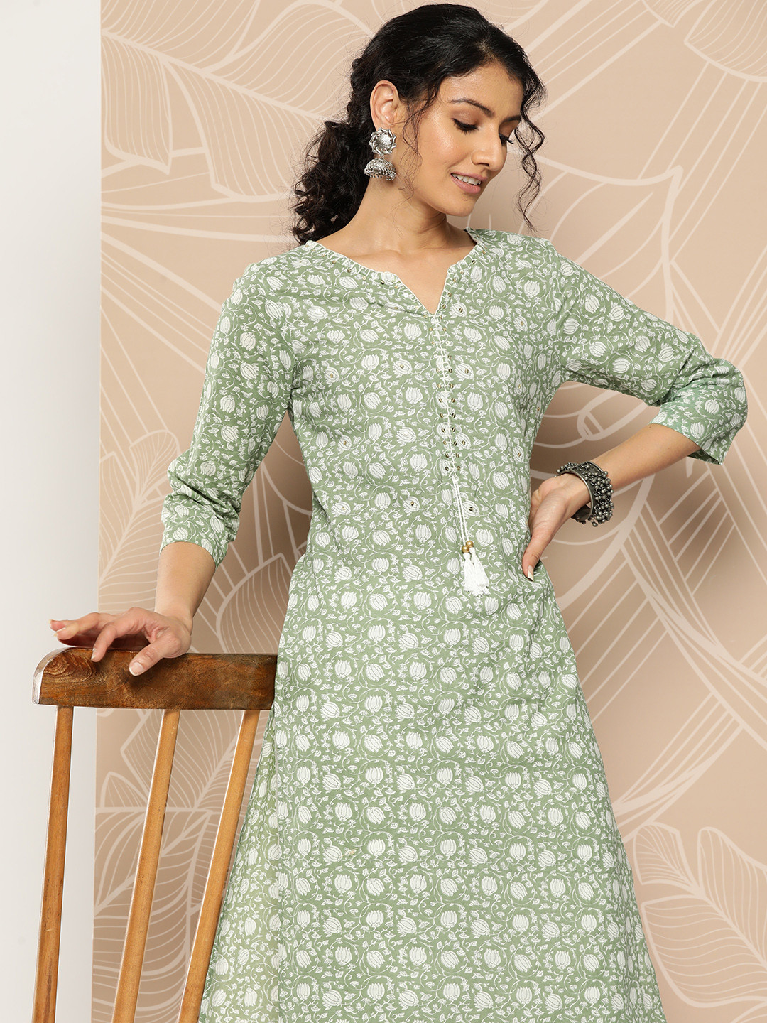 

Varanga Ethnic Motifs Printed Sequinned Kurta, Green